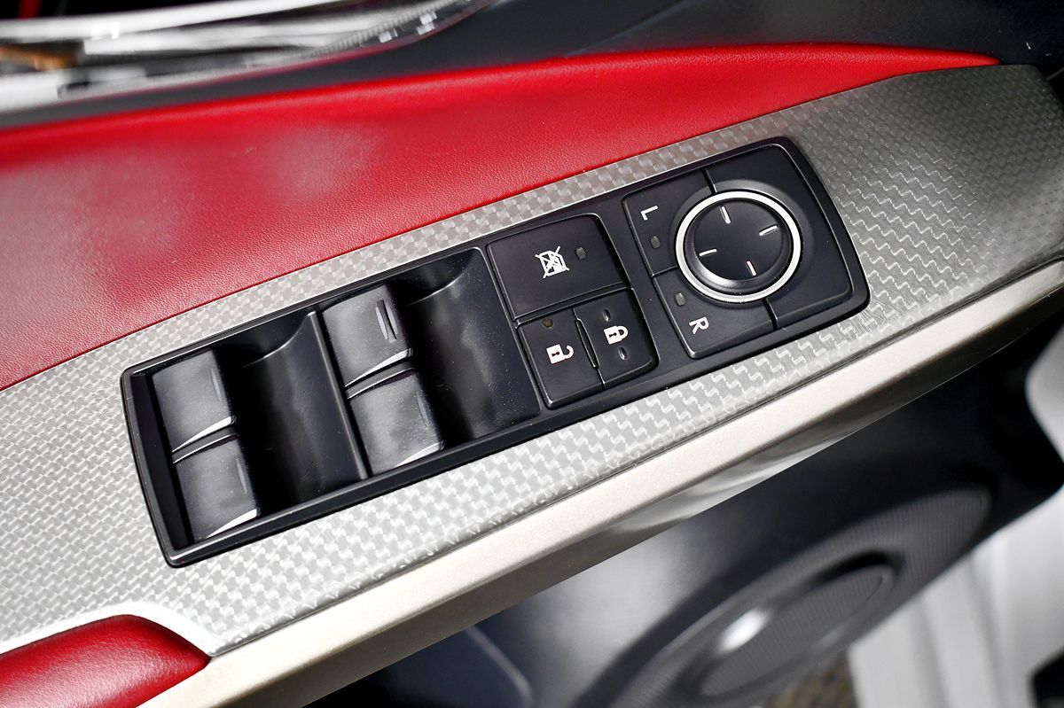 2015 Lexus IS 350 photo 16