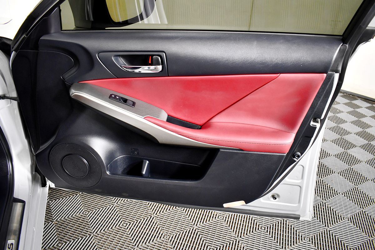 2015 Lexus IS 350 photo 38
