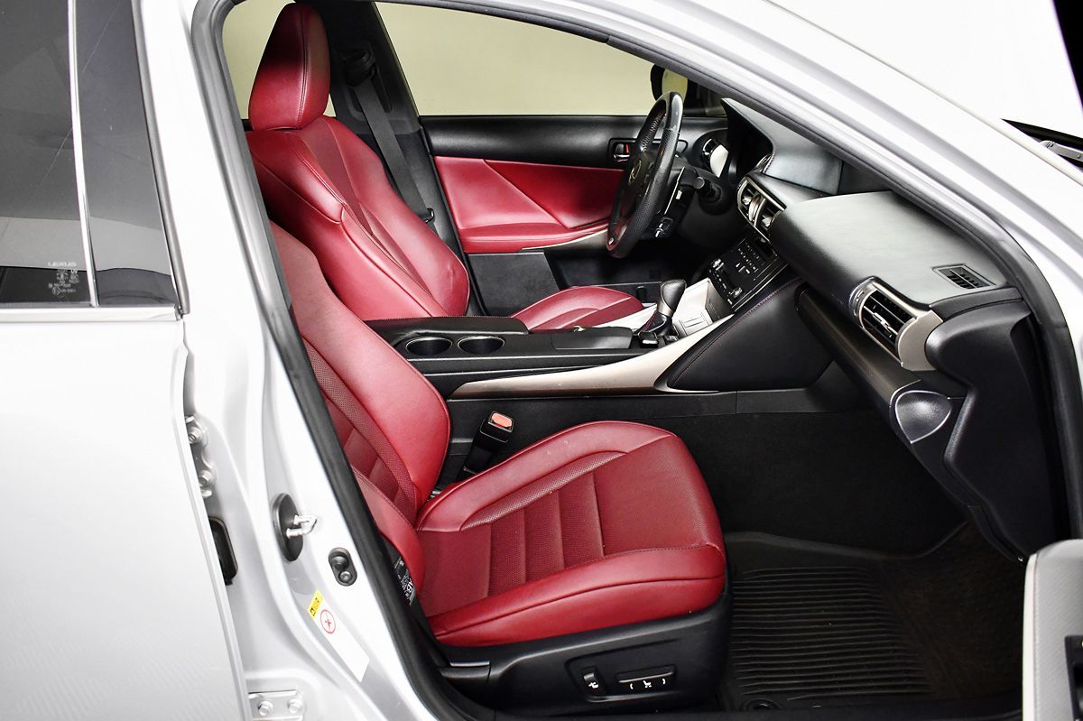 2015 Lexus IS 350 photo 39
