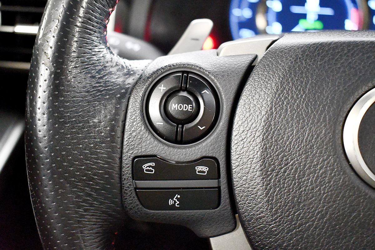 2015 Lexus IS 350 photo 24