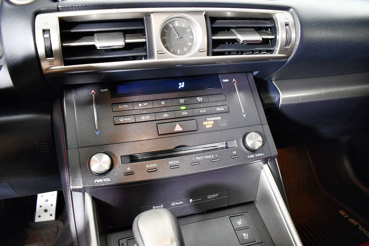 2015 Lexus IS 350 photo 30