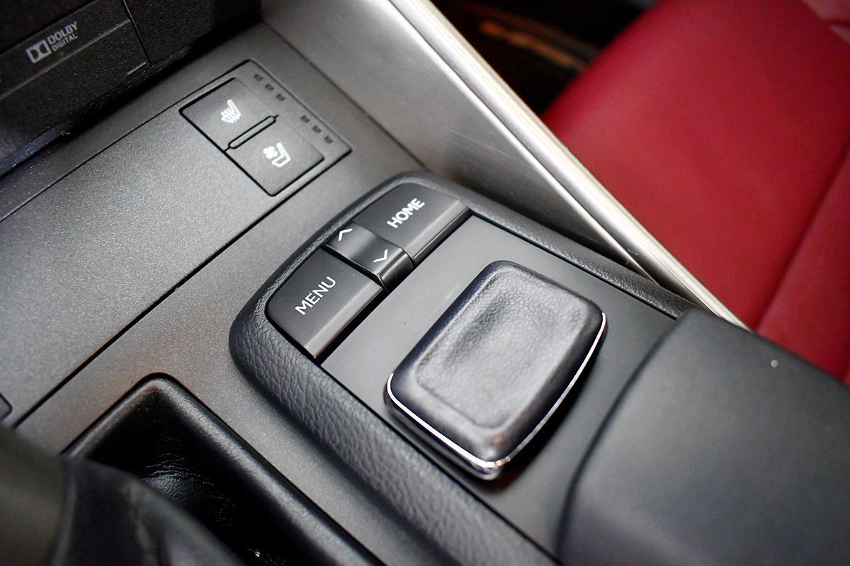 2015 Lexus IS 350 photo 34