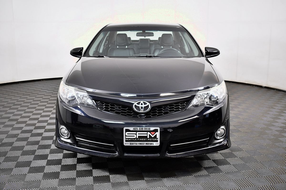2012 Toyota Camry SE photo 2