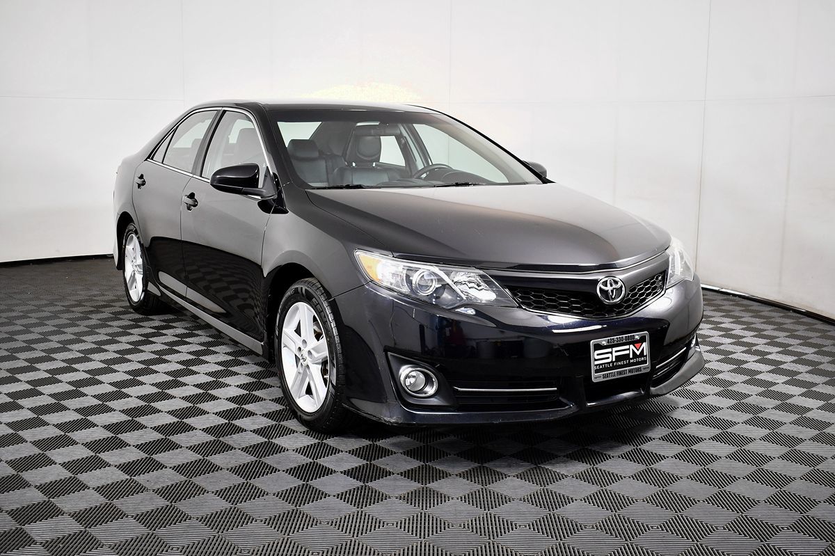 2012 Toyota Camry SE photo 3