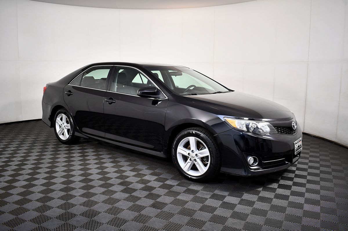 2012 Toyota Camry SE photo 4