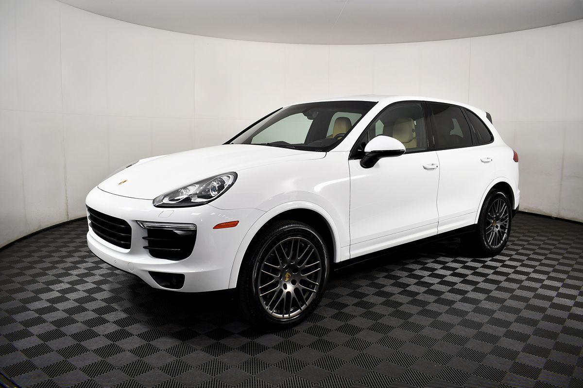 2017 Porsche Cayenne Platinum Edition photo 2