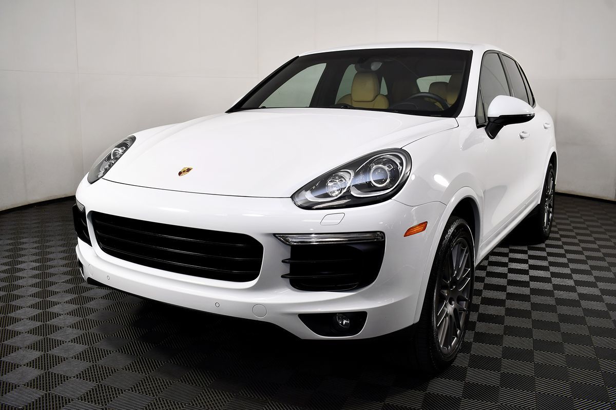 2017 Porsche Cayenne Platinum Edition photo 3