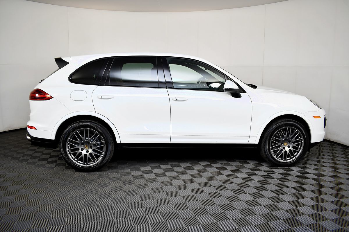 2017 Porsche Cayenne Platinum Edition photo 7