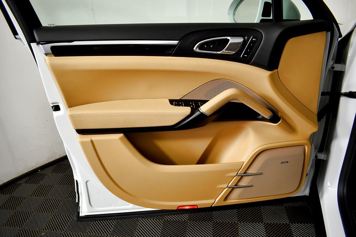 2017 Porsche Cayenne Platinum Edition photo 14