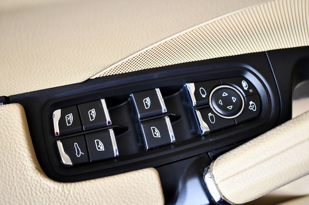 2017 Porsche Cayenne Platinum Edition photo 15