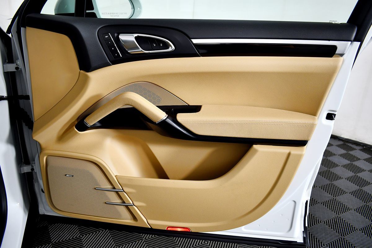 2017 Porsche Cayenne Platinum Edition photo 39