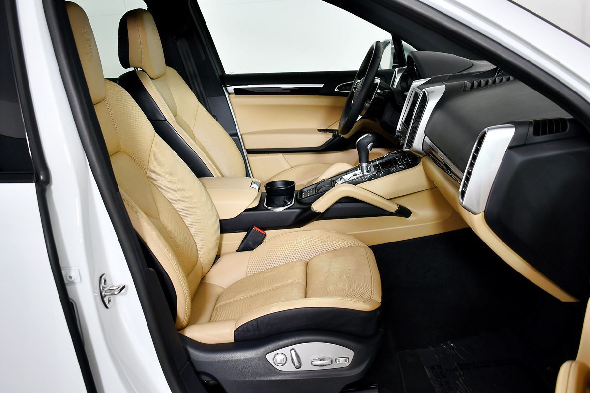 2017 Porsche Cayenne Platinum Edition photo 40