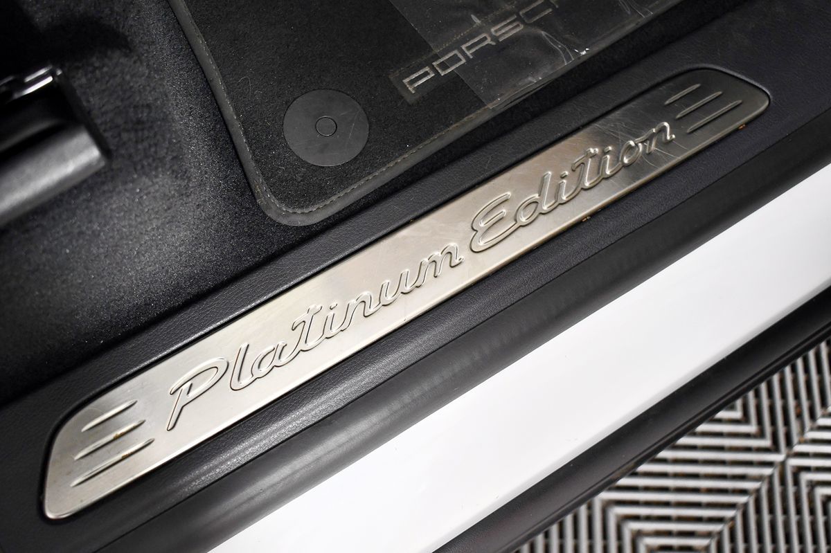 2017 Porsche Cayenne Platinum Edition photo 41