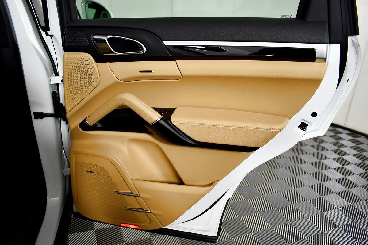 2017 Porsche Cayenne Platinum Edition photo 42