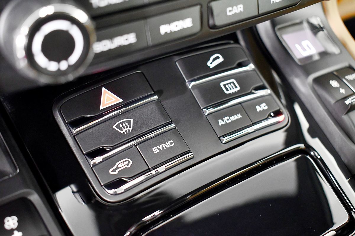 2017 Porsche Cayenne Platinum Edition photo 36