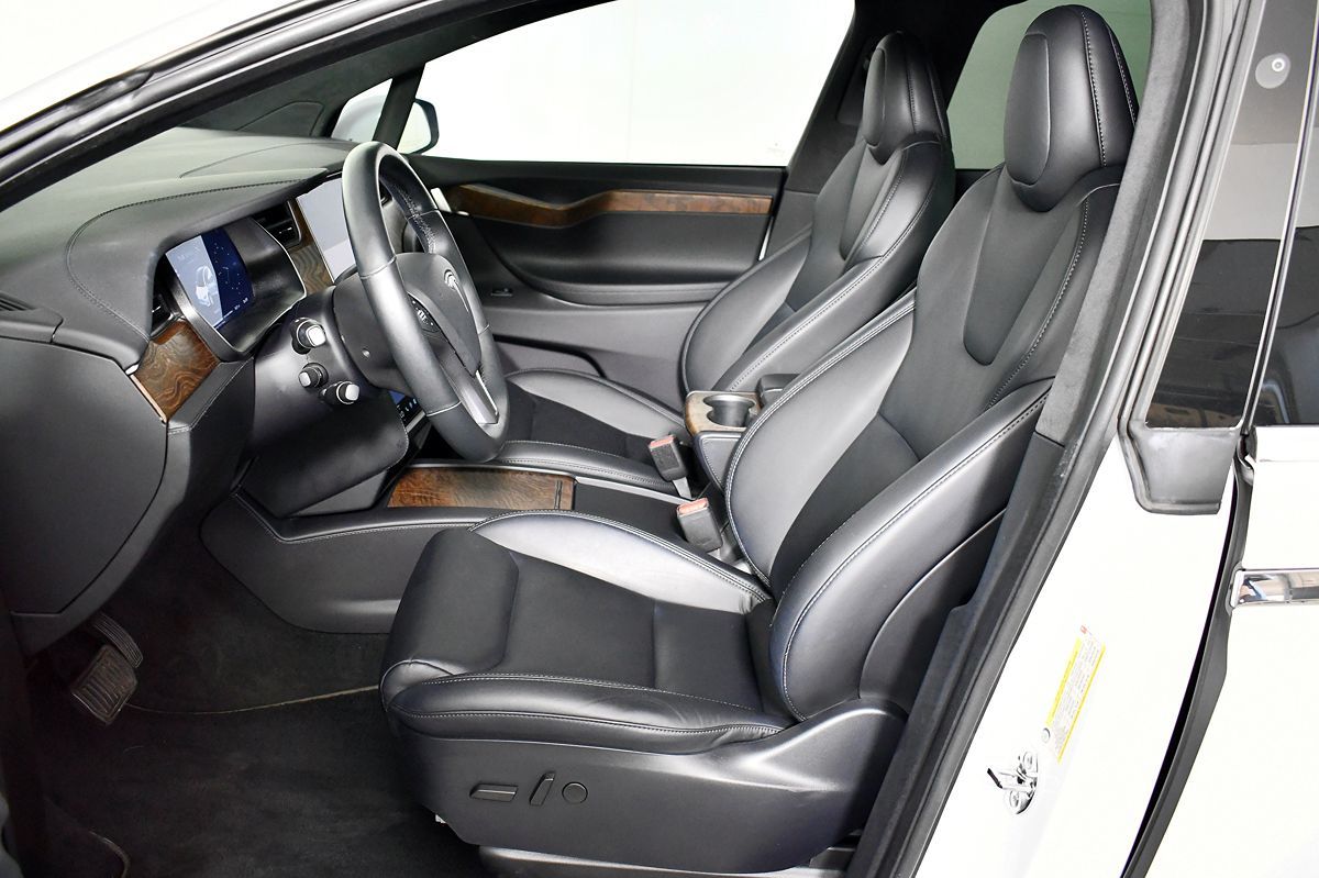 2021 Tesla Model X Long Range photo 16
