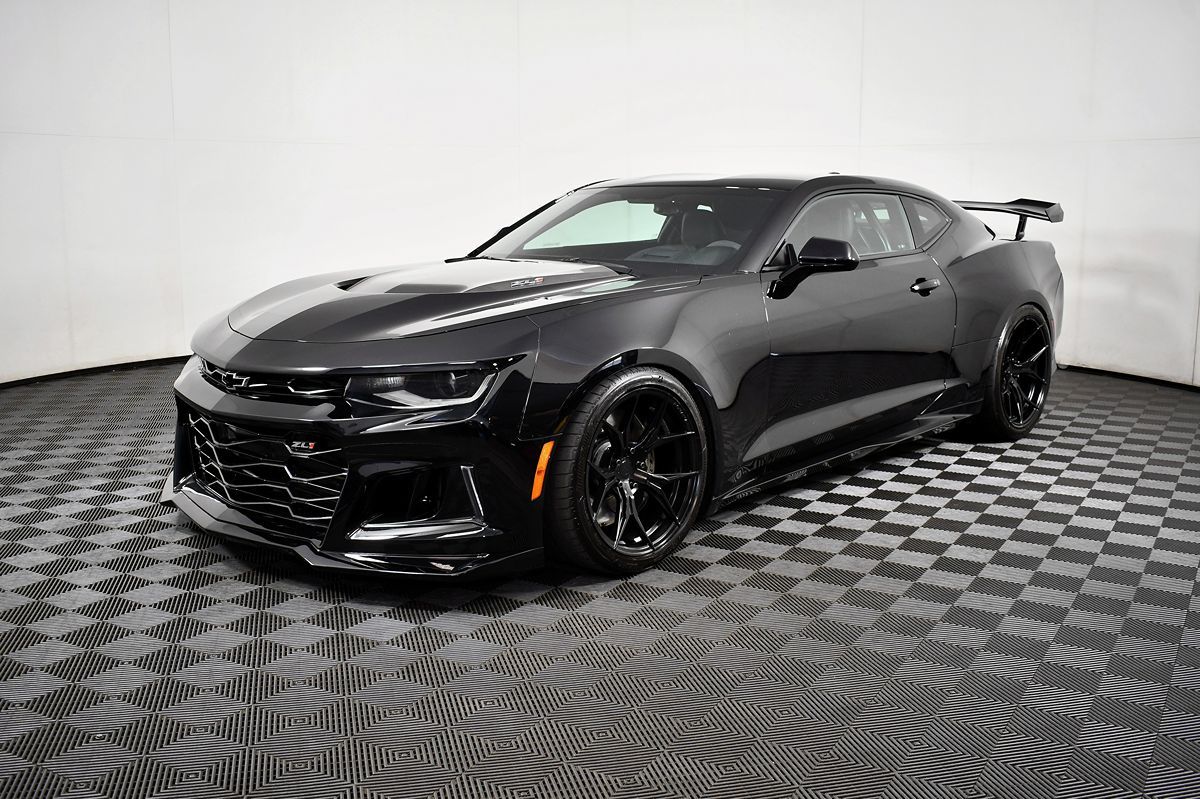 2018 Chevrolet Camaro ZL1 photo 2
