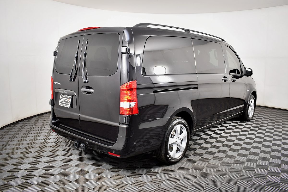 2016 Mercedes Benz Metris Passenger Van photo 9