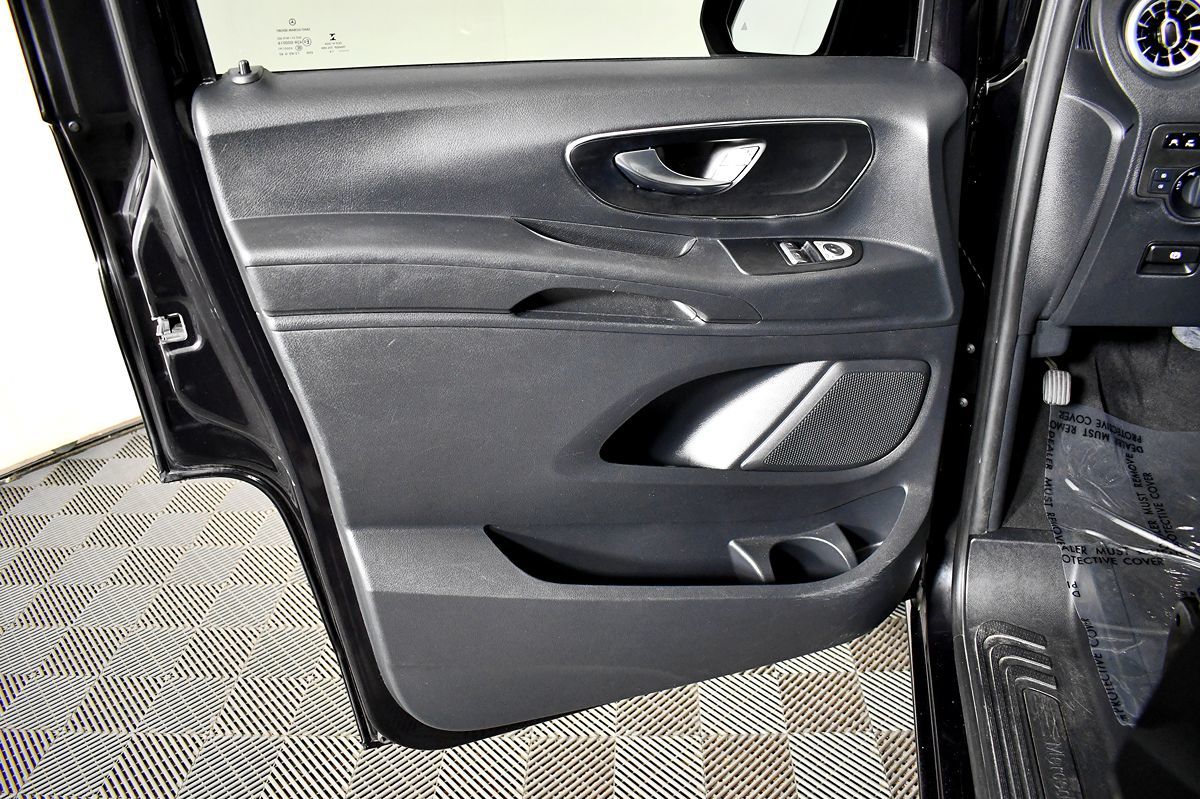 2016 Mercedes Benz Metris Passenger Van photo 16