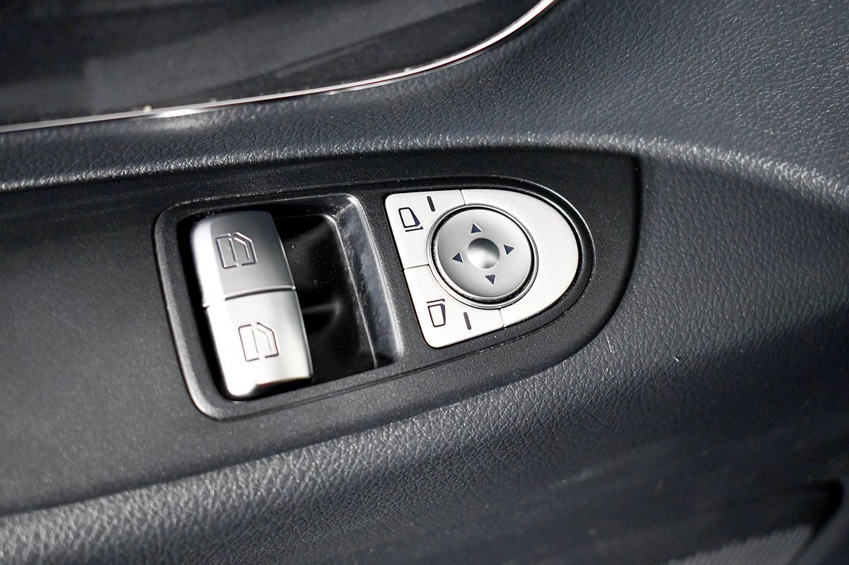 2016 Mercedes Benz Metris Passenger Van photo 17