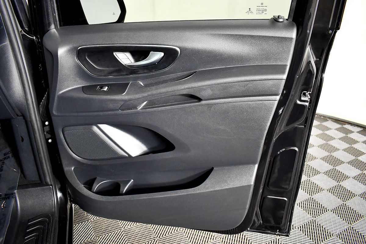2016 Mercedes Benz Metris Passenger Van photo 41