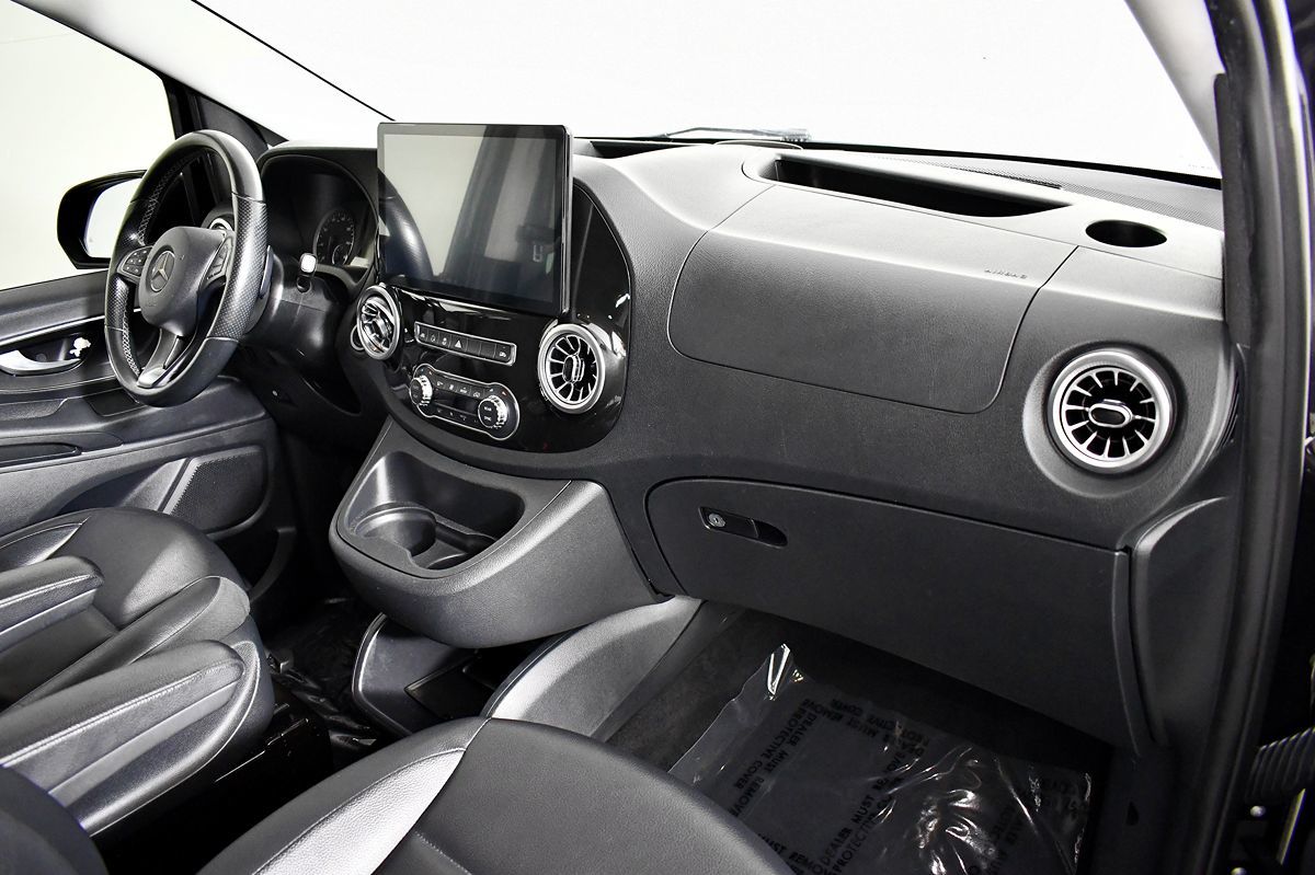 2016 Mercedes Benz Metris Passenger Van photo 44