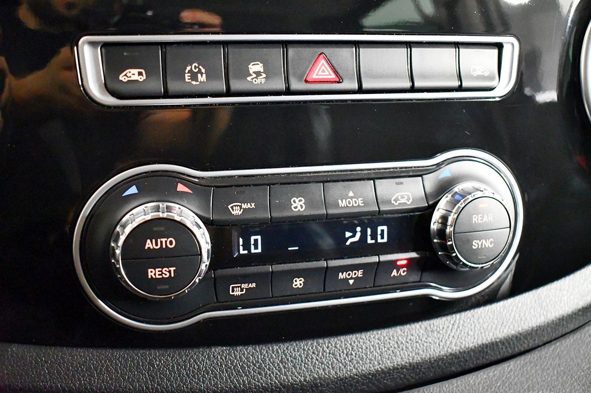 2016 Mercedes Benz Metris Passenger Van photo 32