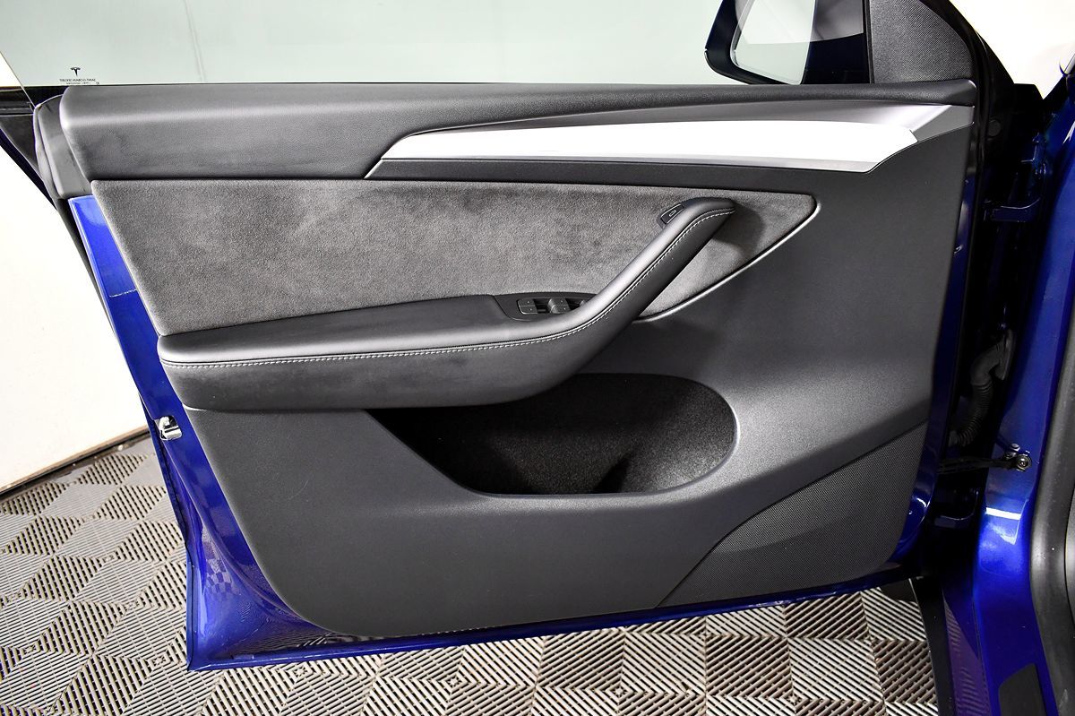 2023 Tesla Model Y Performance photo 14