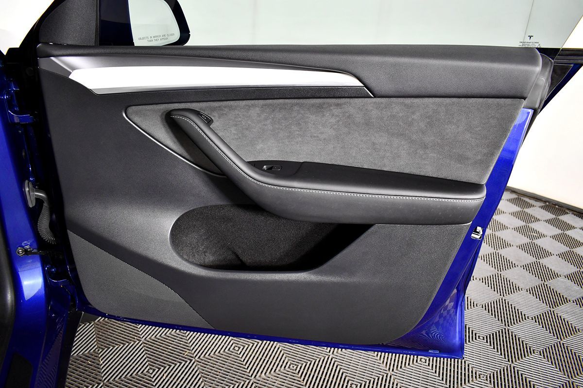 2023 Tesla Model Y Performance photo 32