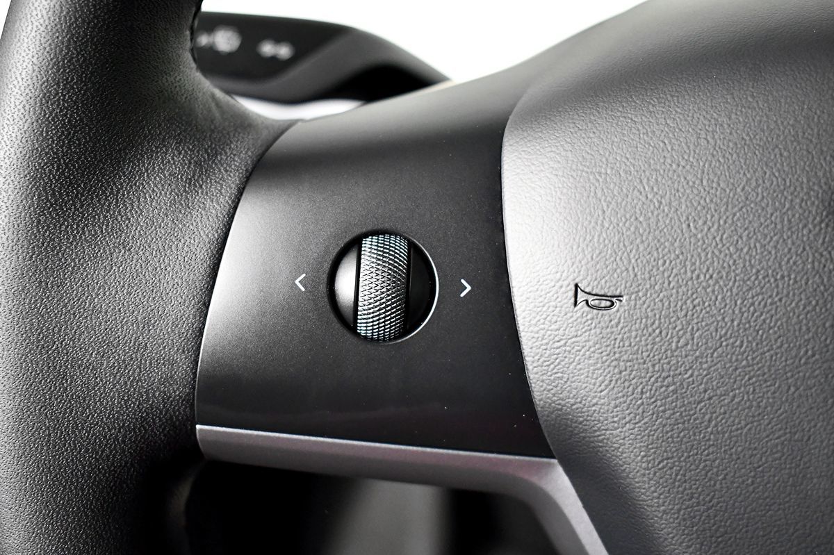 2023 Tesla Model Y Performance photo 23