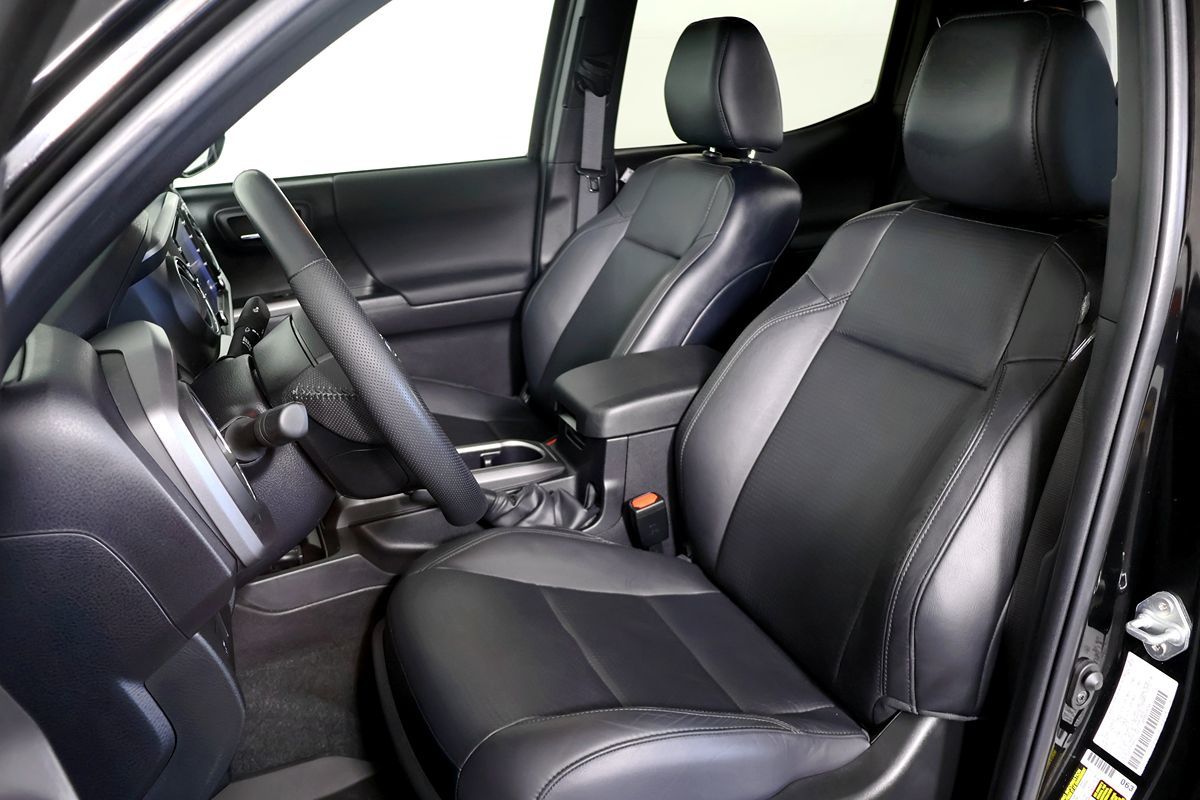 2023 Toyota Tacoma TRD photo 17