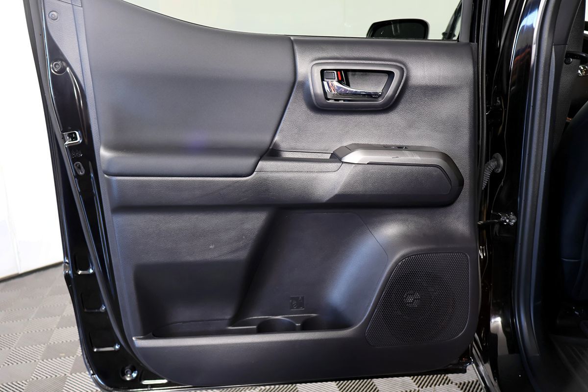 2023 Toyota Tacoma TRD photo 19