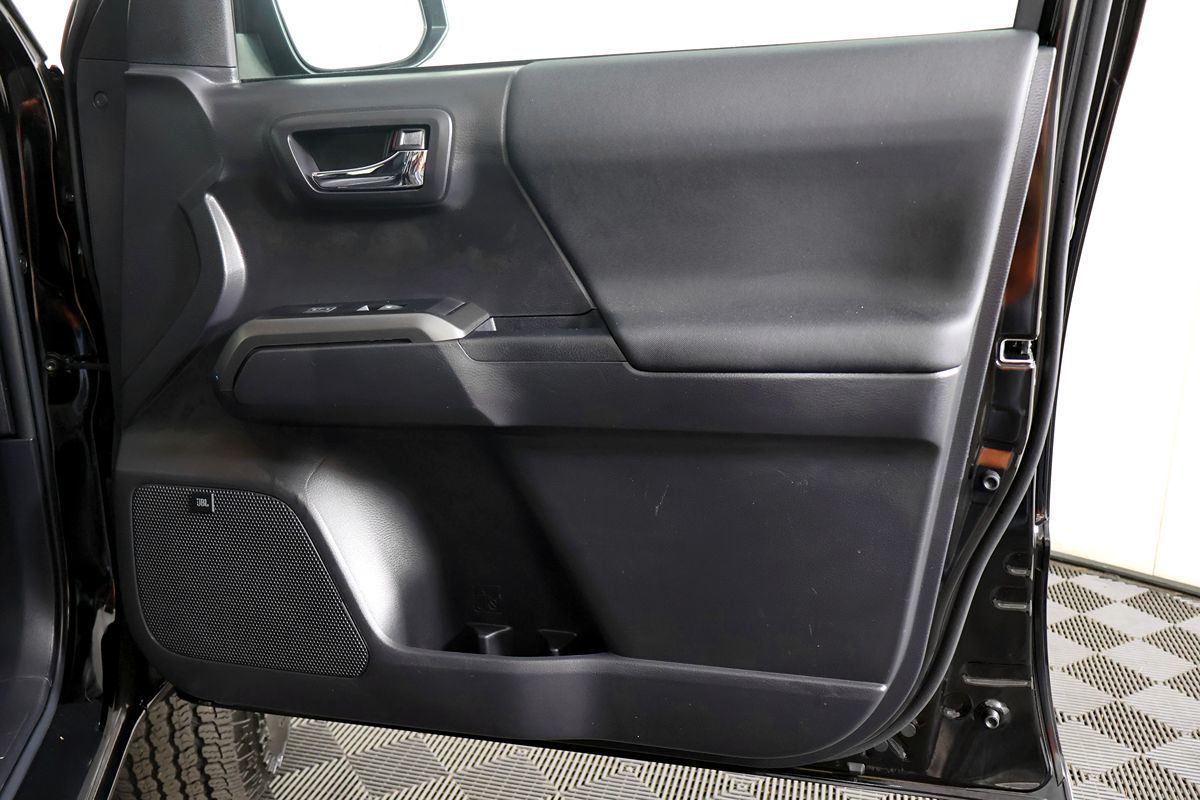 2023 Toyota Tacoma TRD photo 27