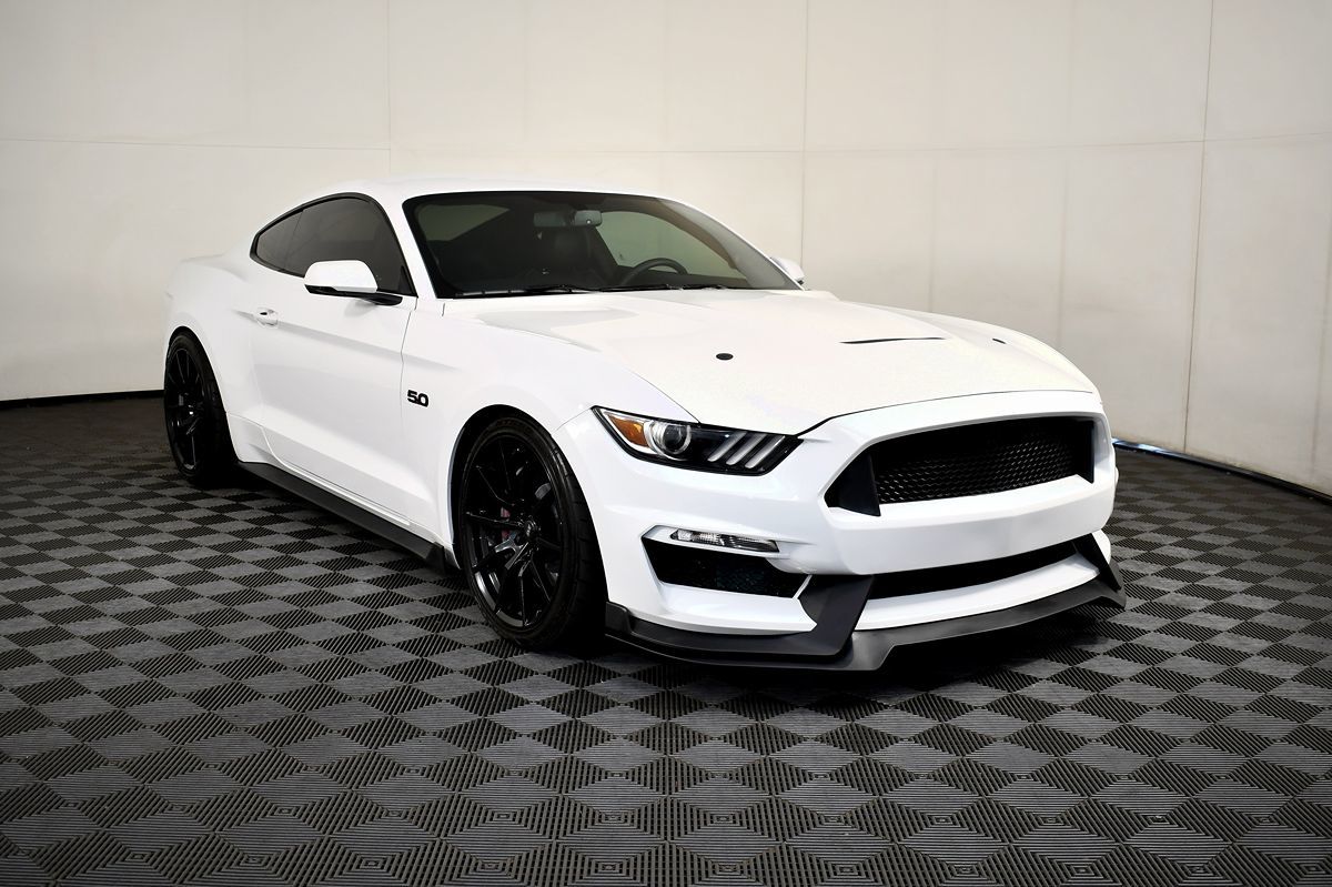 2017 Ford Mustang GT Premium photo 3