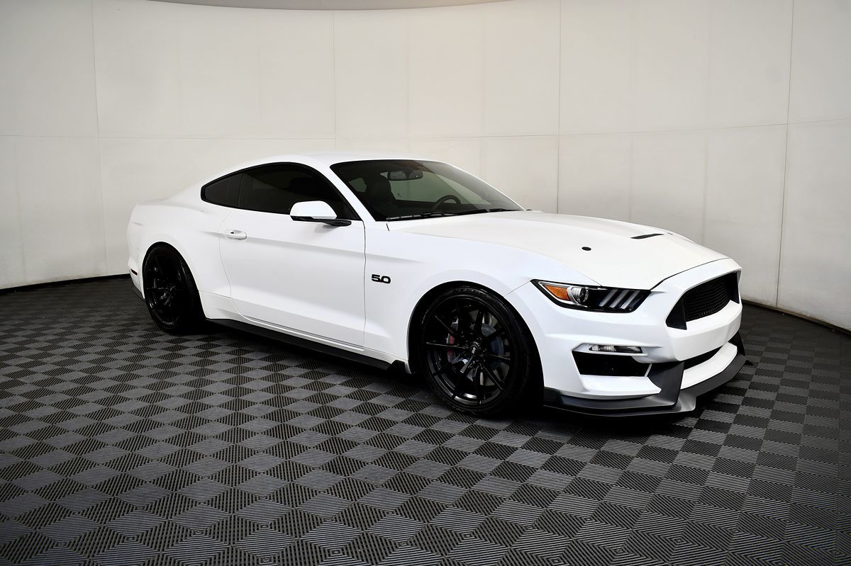 2017 Ford Mustang GT Premium photo 4