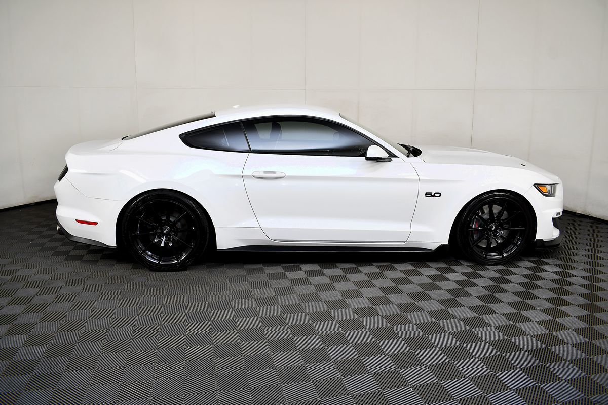 2017 Ford Mustang GT Premium photo 5