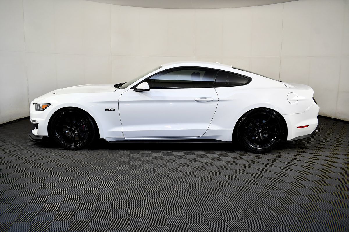 2017 Ford Mustang GT Premium photo 11