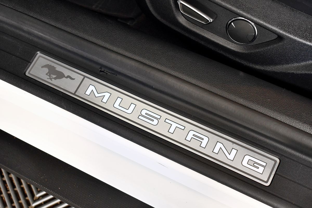 2017 Ford Mustang GT Premium photo 16