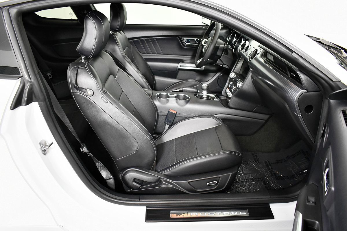2017 Ford Mustang GT Premium photo 40
