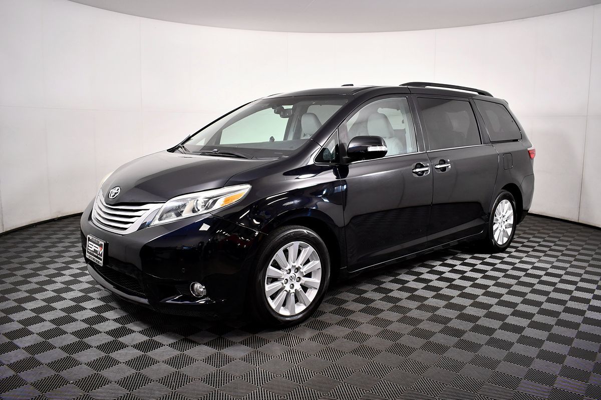 2015 Toyota Sienna Limited Premium photo 2