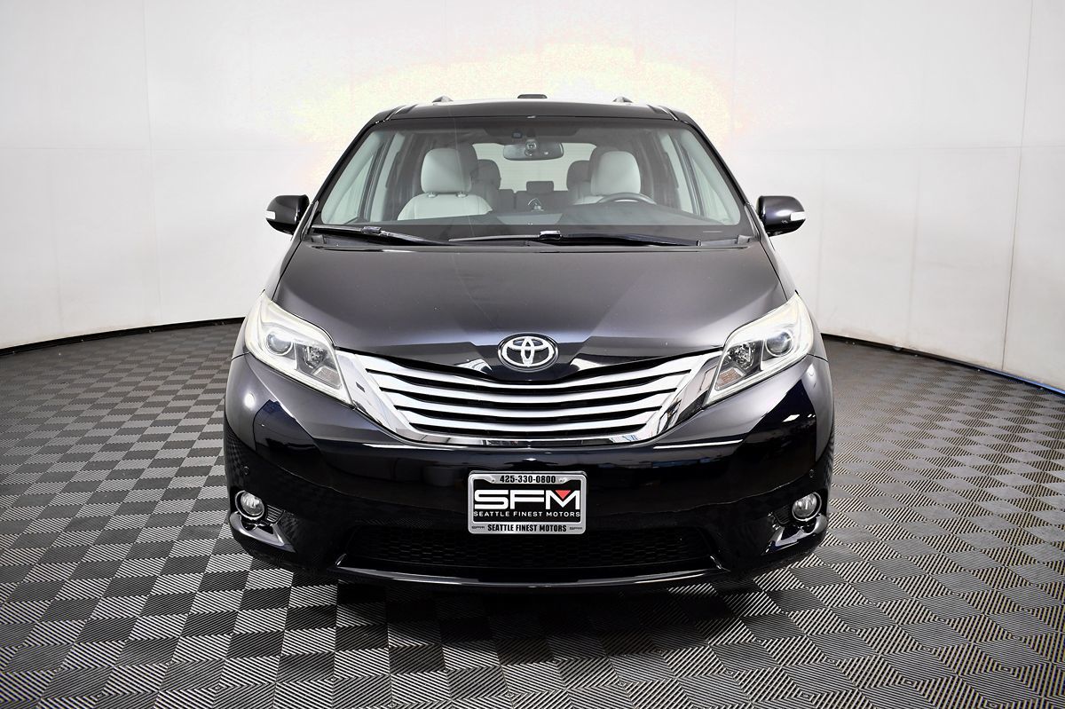 2015 Toyota Sienna Limited Premium photo 4