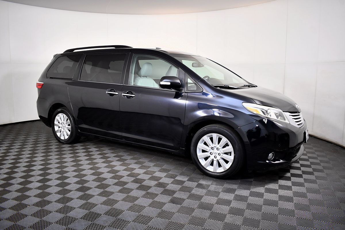 2015 Toyota Sienna Limited Premium photo 6