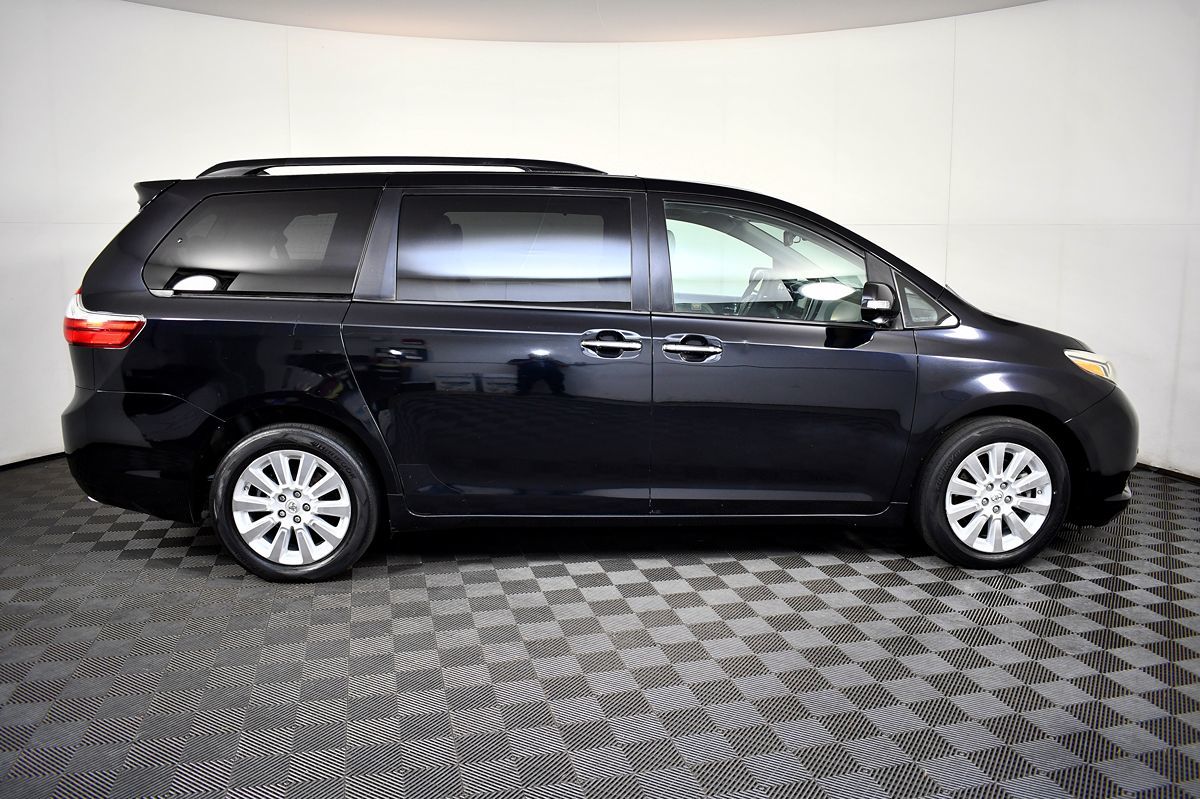 2015 Toyota Sienna Limited Premium photo 7