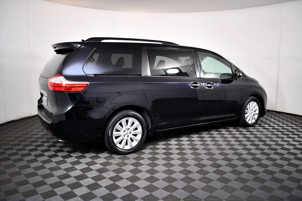 2015 Toyota Sienna Limited Premium photo 8