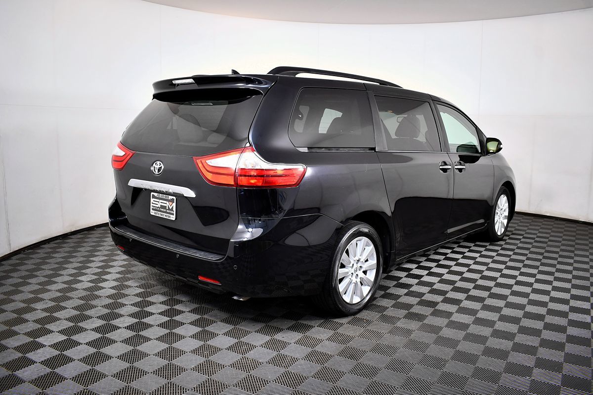 2015 Toyota Sienna Limited Premium photo 9