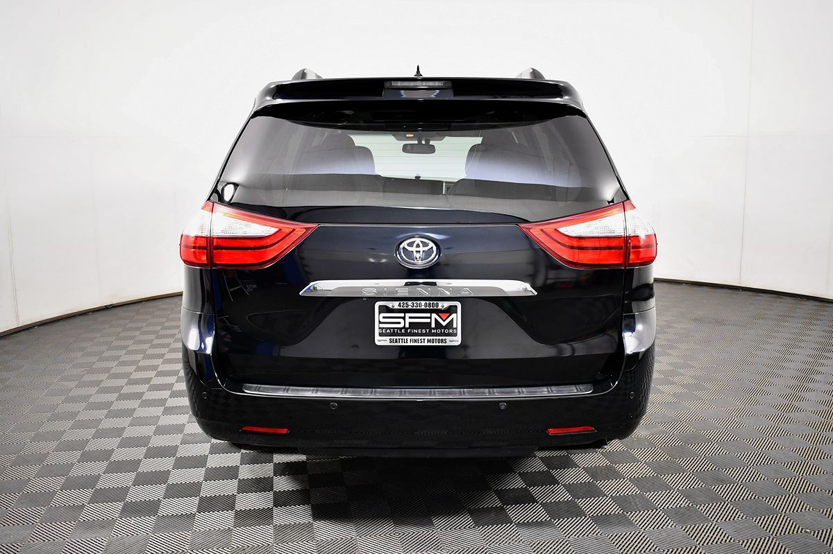 2015 Toyota Sienna Limited Premium photo 10