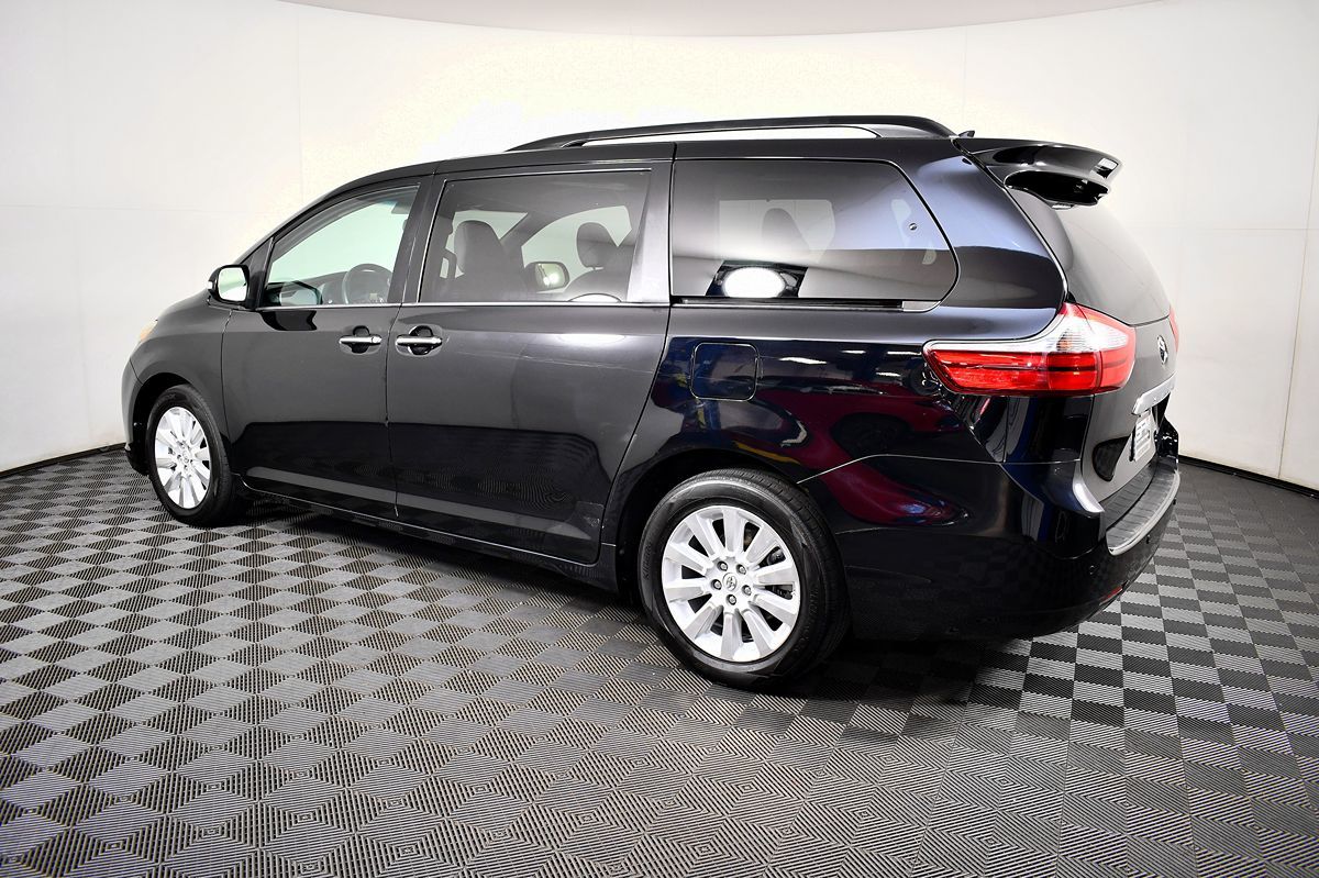 2015 Toyota Sienna Limited Premium photo 12
