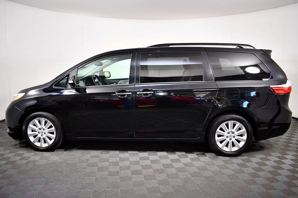 2015 Toyota Sienna Limited Premium photo 13