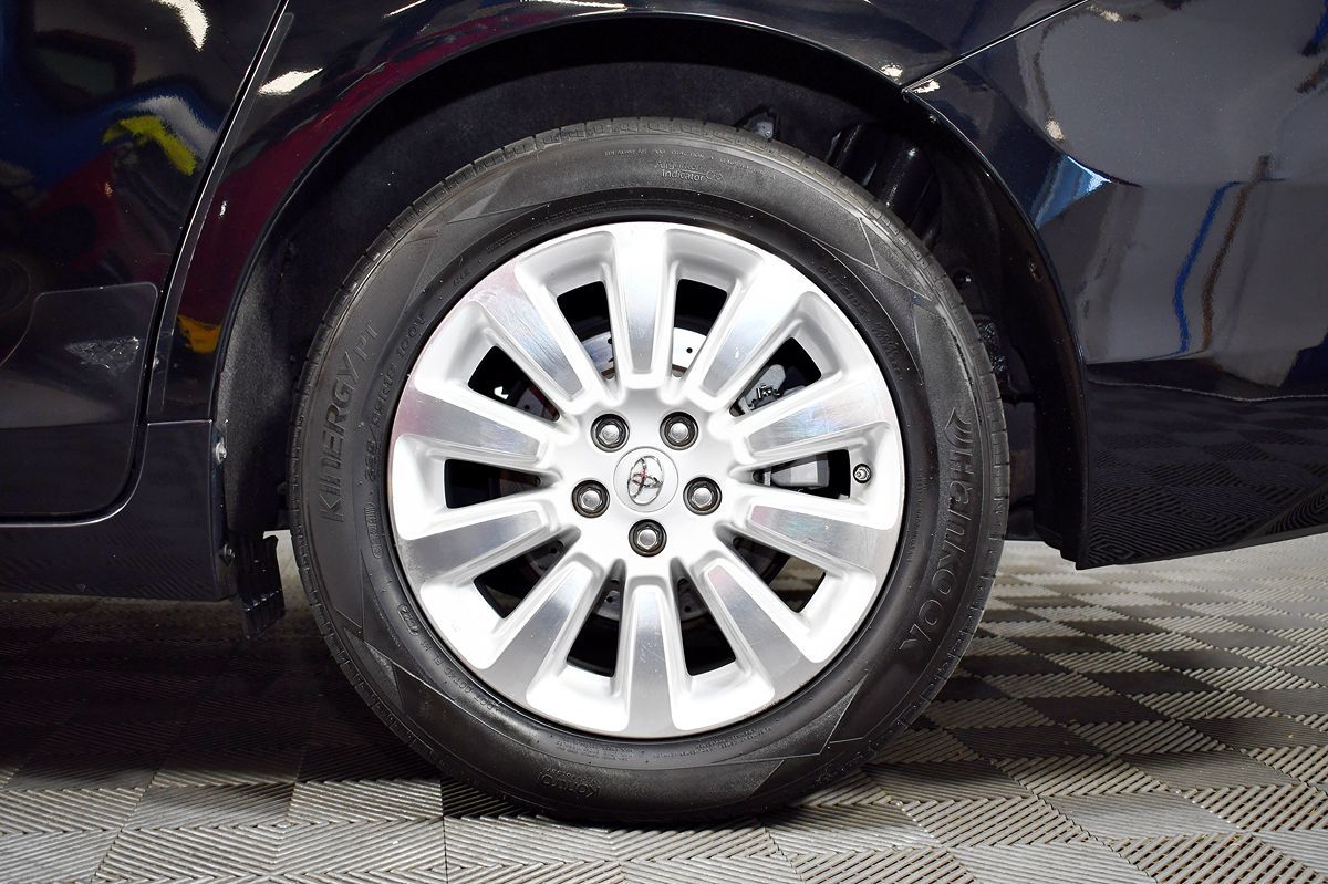 2015 Toyota Sienna Limited Premium photo 50