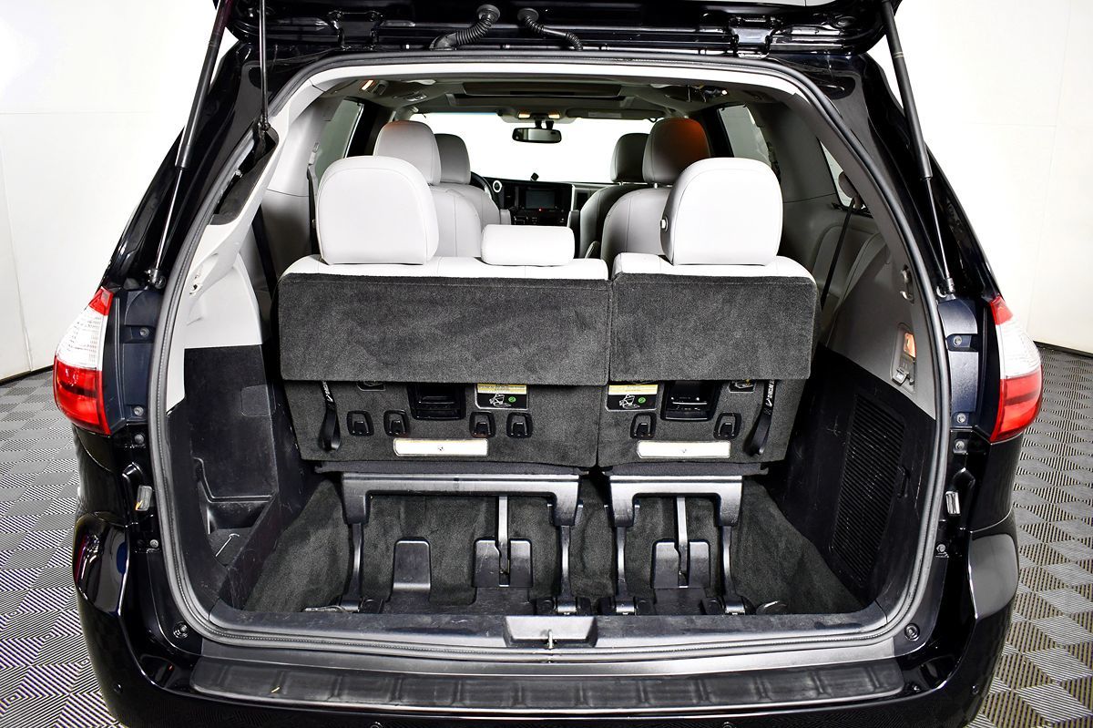 2015 Toyota Sienna Limited Premium photo 46